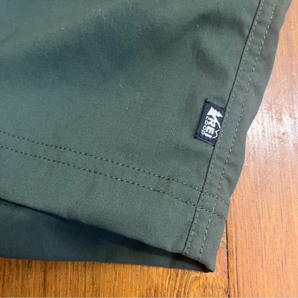 REI Women's Sahara Bermuda Shorts Shaded Olive Hiking Trail UPF 50+ Quick Dry 2 - Picture 9 of 16